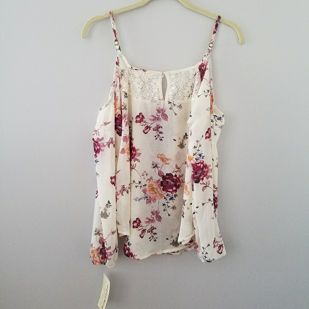 REWIND Cold-shoulder Top - Picture 3 of 4